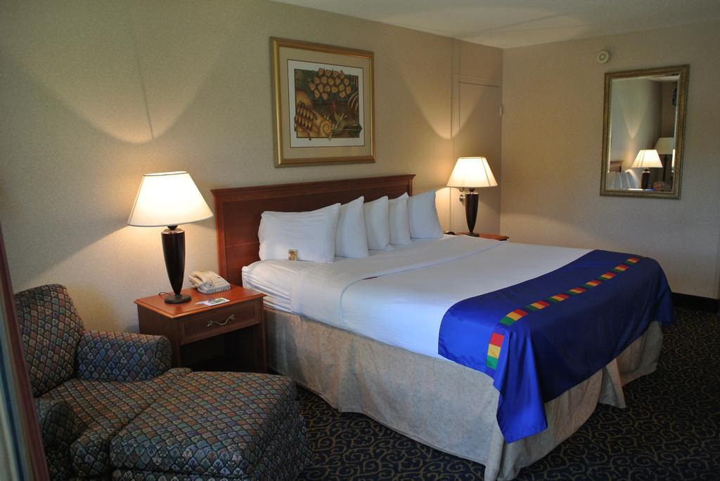 Park Inn By Radisson Harrisburg West Меканиксбърг Стая снимка